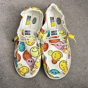 Hey Dude’s Multicolor Smiley Face - Cream